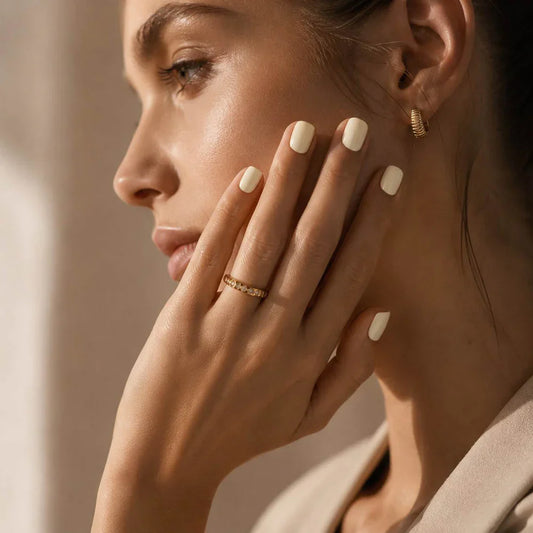 Vanilla cloud manicures quiet luxury white press-on nail trend