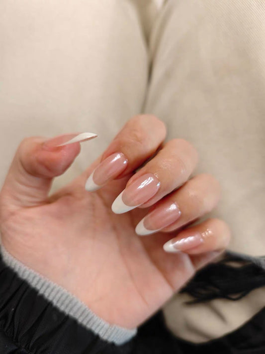 The Elegant Minimal Manicure Trend Everyone Loves