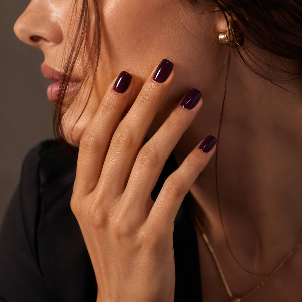 Cherry Noir Square square press-on nails